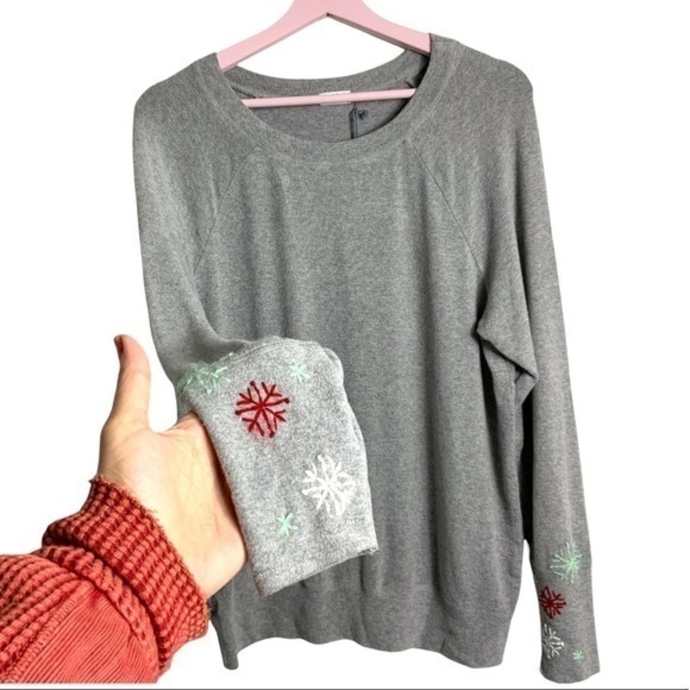 HelloNite! Winter scoop neck top small gray‎ snowflake embellished cuff